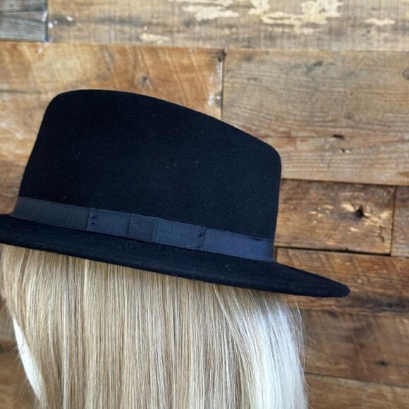? A Adams & Stiles Black Wool Felt Fedora Hat – Unisex Style